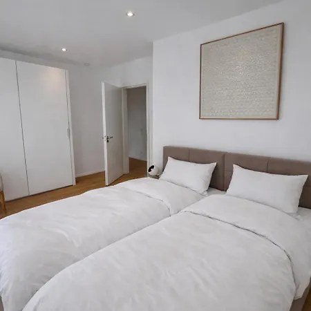 Design Seemoment Mit Kamin Und Panorama-seeblick Сasa de vacaciones Pouch