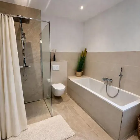 Ferienhaus Design Seemoment Mit Kamin Und Panorama-seeblick Pouch