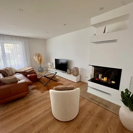 Design Seemoment Mit Kamin Und Panorama-seeblick * Pouch