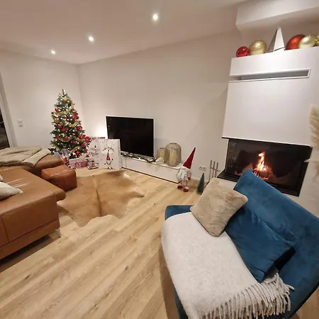 Design Seemoment Mit Kamin Und Panorama-seeblick