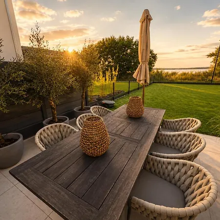 Holiday home Goitzschesee Direkt In Erster Reihe Mit Kamin & Goitzsche Seeblick