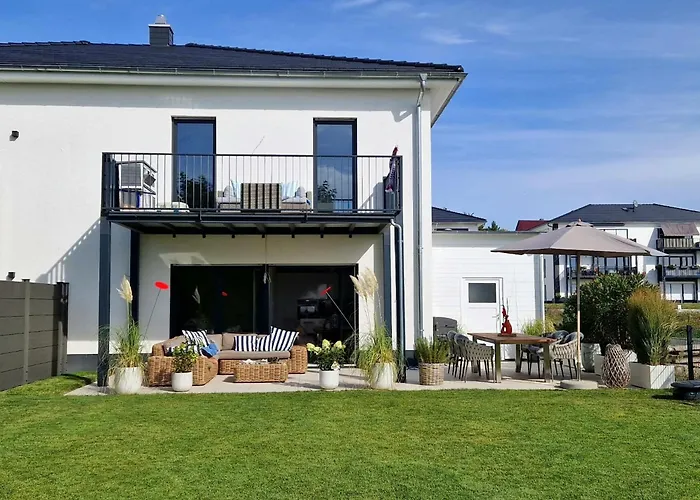 Design Seemoment Mit Kamin Und Panorama-seeblick Pouch