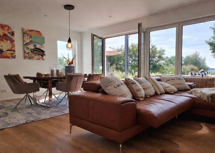 Design Seemoment Mit Kamin Und Panorama-seeblick *