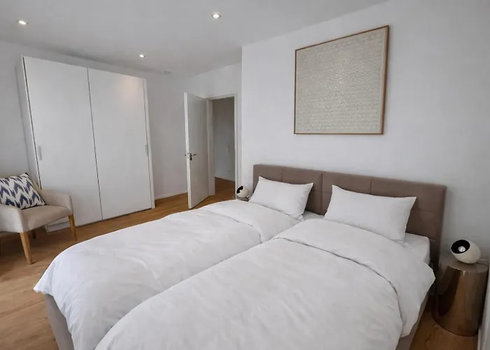 Design Seemoment Mit Kamin Und Panorama-seeblick Сasa de vacaciones Pouch